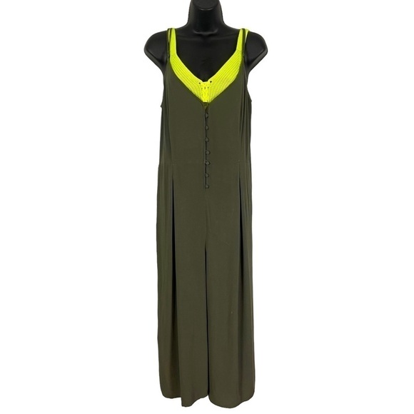 Guc Kendall and Kylie jumper, material buttons, khaki green, size Medium - Picture 1 of 14